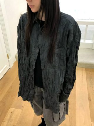 黑色