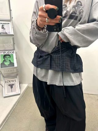 黑色