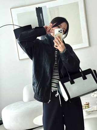 黑色