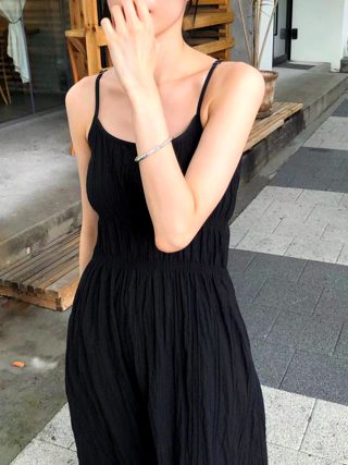 黑色