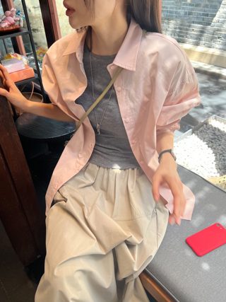 浅粉色