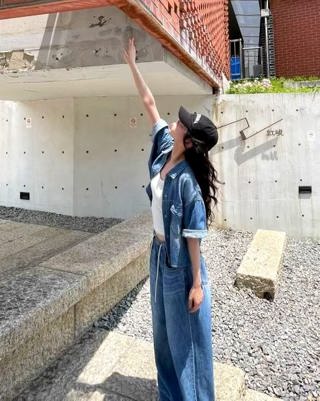 蓝色