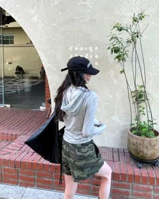 灰色