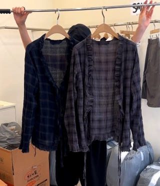 深蓝色