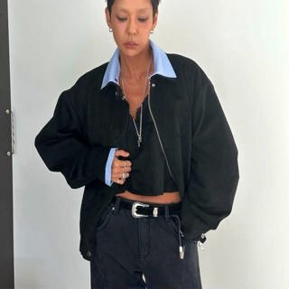黑色