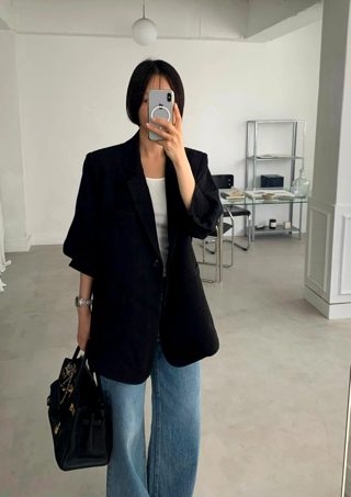 黑色