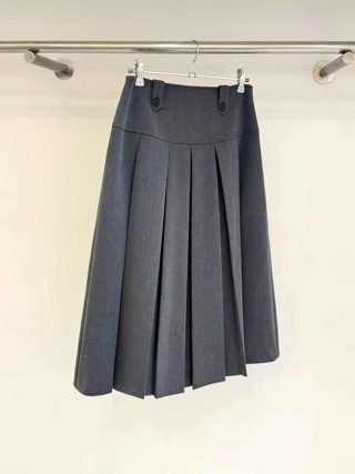 深蓝色
