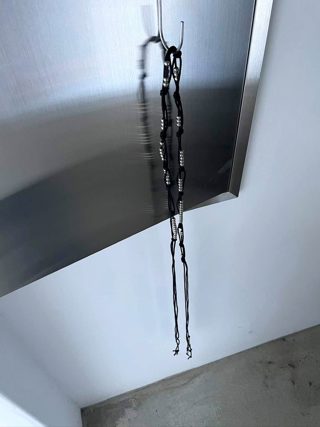 黑色
