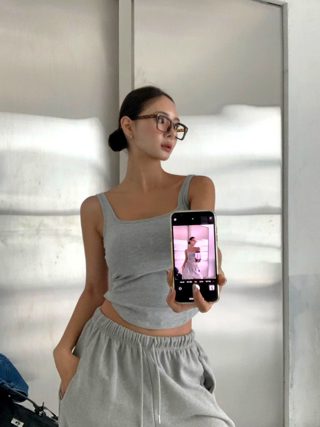 灰色