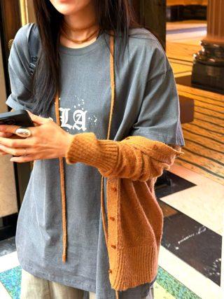 灰色