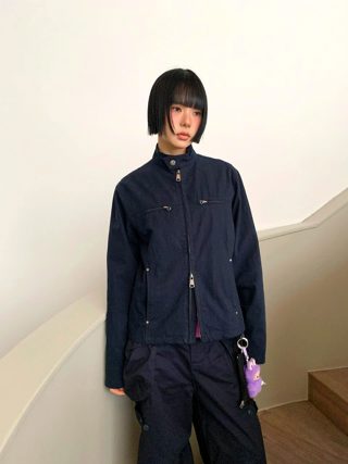 深蓝色