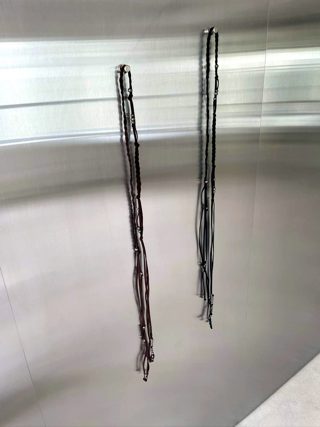 黑色