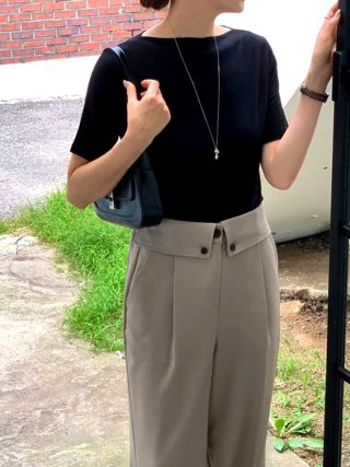 黑色