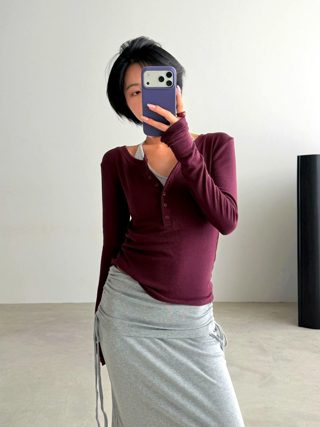 酒红色