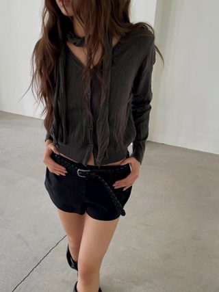 黑色