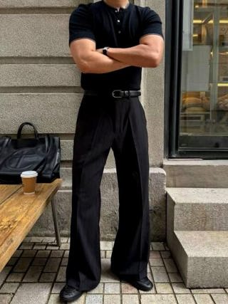 深蓝色