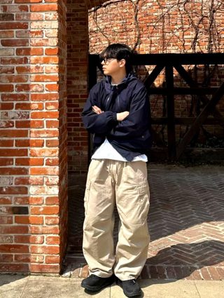黑色