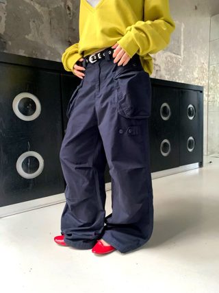 深蓝色