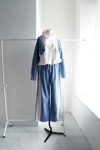 蓝色