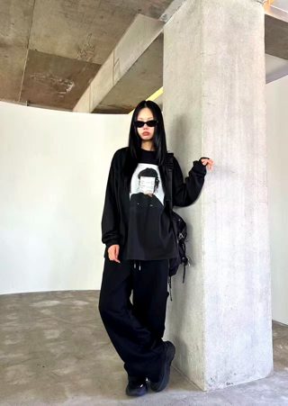 黑色