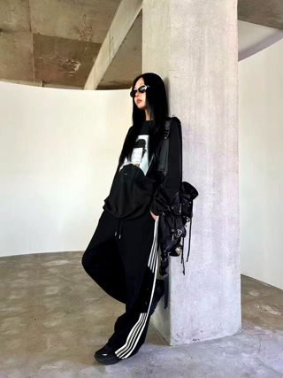 黑色