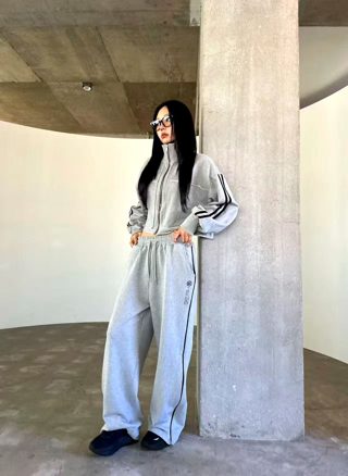 灰色