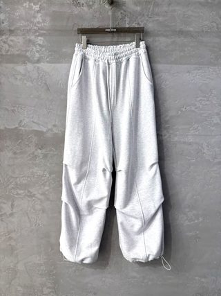 灰色