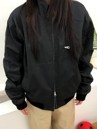 黑色
