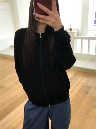 黑色