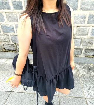 黑色