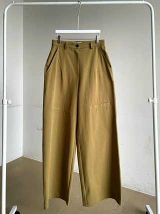 深蓝色