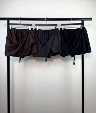 深棕色