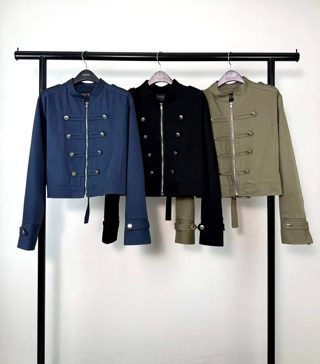 黑色