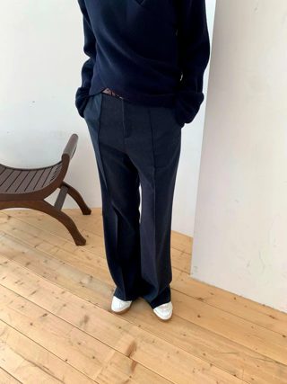 深蓝色