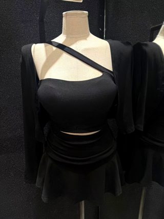 黑色