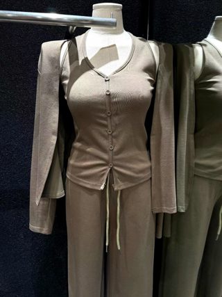 卡其色