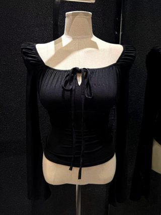 黑色