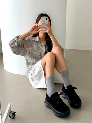 黑色