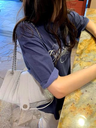 深蓝色