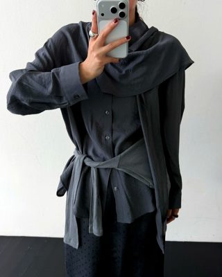 灰色