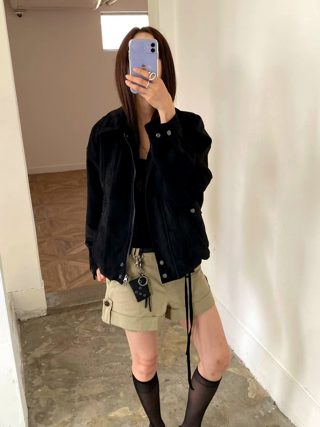 黑色