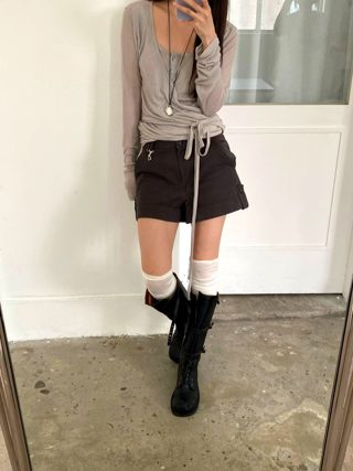 黑色