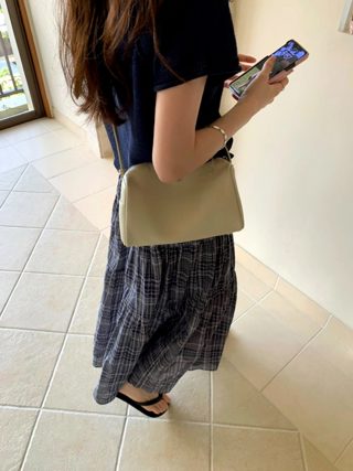 深蓝色