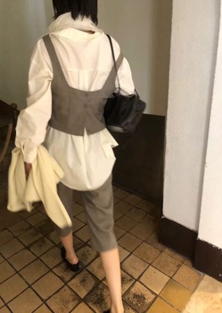 灰色