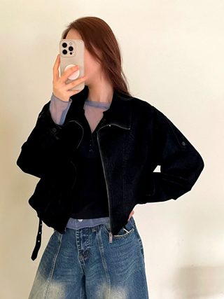 黑色