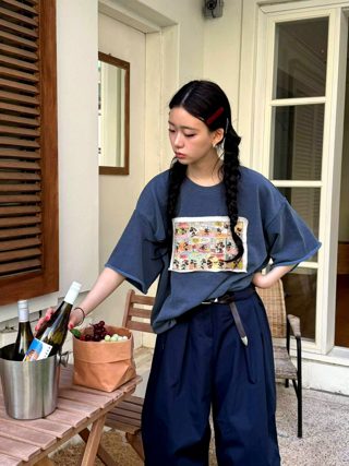 深蓝色