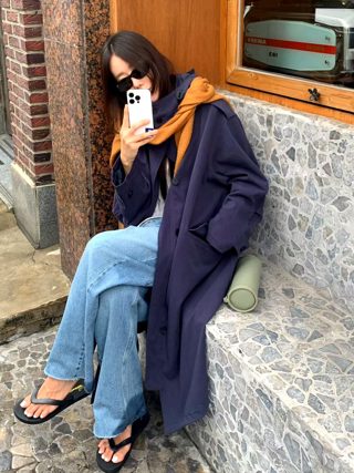 深蓝色