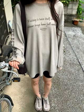 灰色