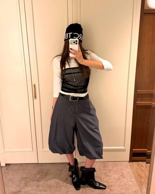 灰色