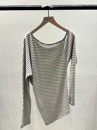 灰色